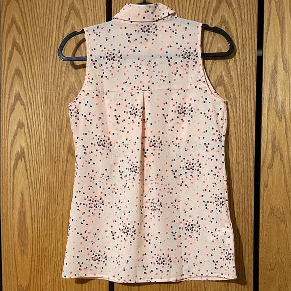 Ann Taylor Sleeveless Button-Down - Picture 5 of 6